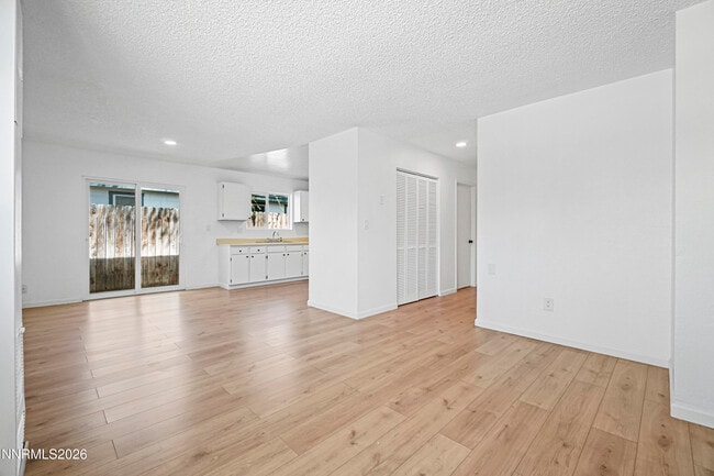 Building Photo - 535 Churchill St