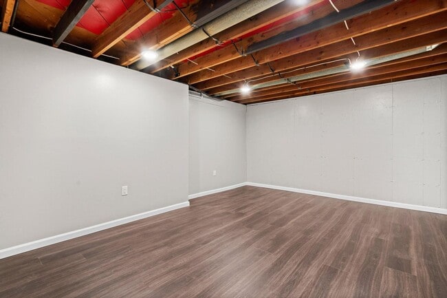 Building Photo - Charming 4-Bedroom Home in Desirable Neigh...