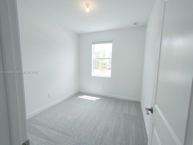 Building Photo - 535 Rivergrass St