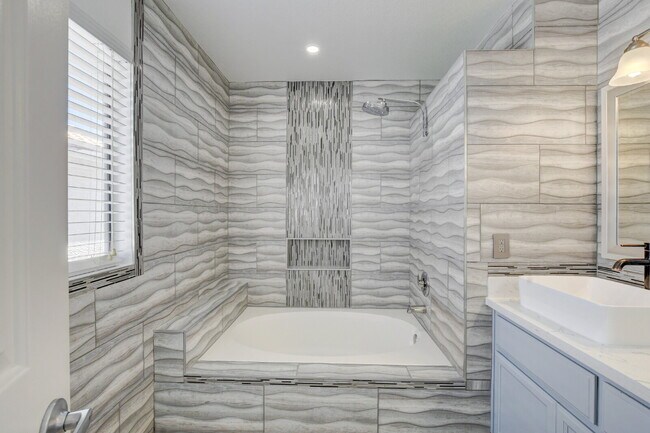 Building Photo - Recently Remodeled 3 Bedroom 2 Bathroom Town House