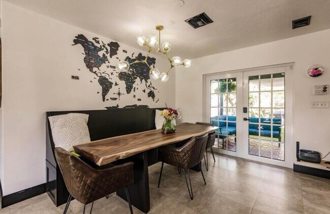 Building Photo - 1605 N N St