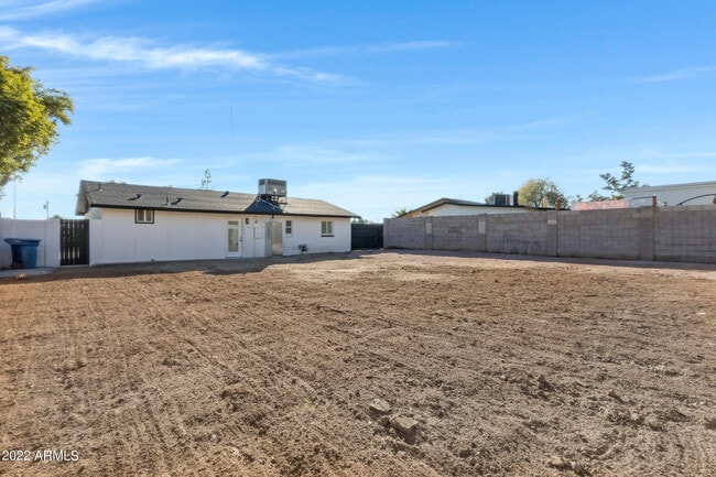 Building Photo - 924 E Weber Dr