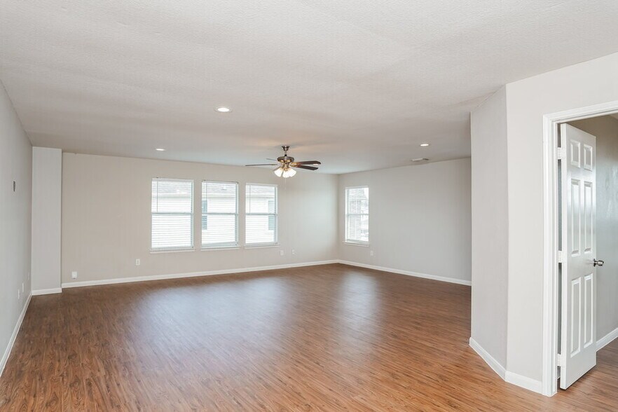 Building Photo - 18114 Shady Cypress Ln