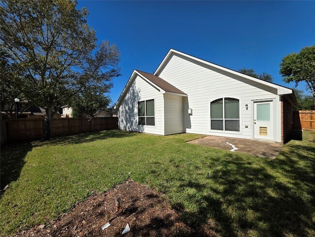 Building Photo - 21219 Willow Glade Dr