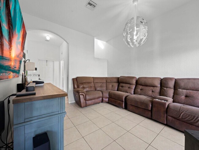 Building Photo - 2467 SE 19th St