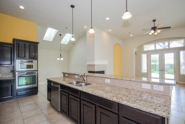 Building Photo - 6411 Edinburgh Ct