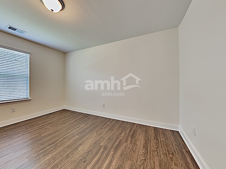Building Photo - 124 Sweet Gum Dr