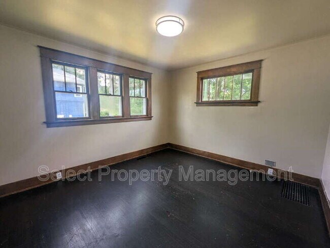 Building Photo - 1148 W Packard Ave