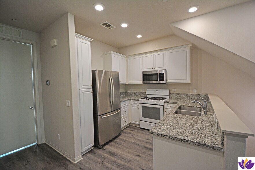 Building Photo - 14107 W Birch Ln