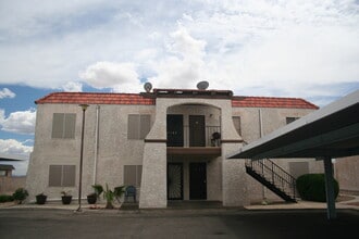 Building Photo - 524 Fir St