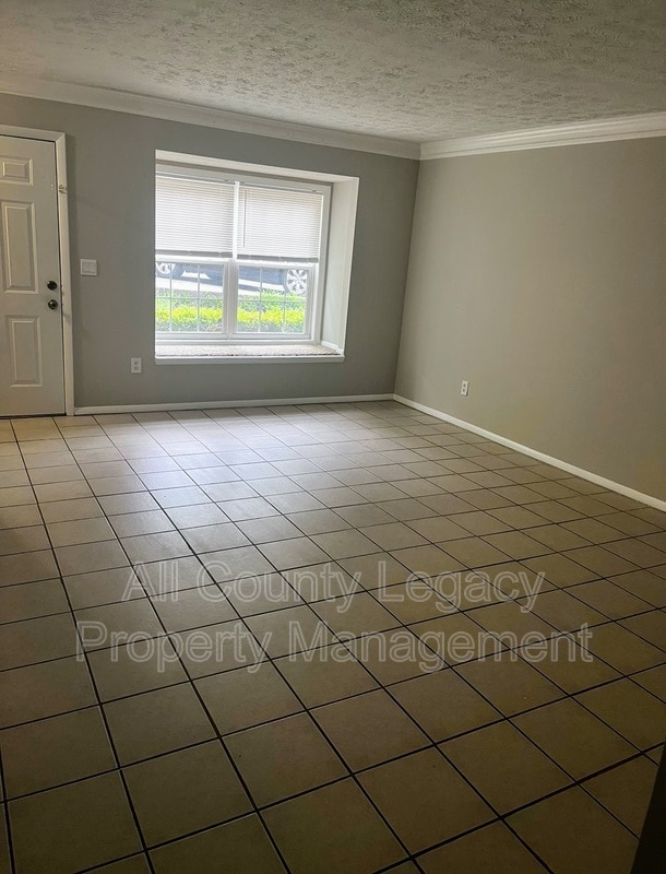 Building Photo - 2942 Spruce Cir