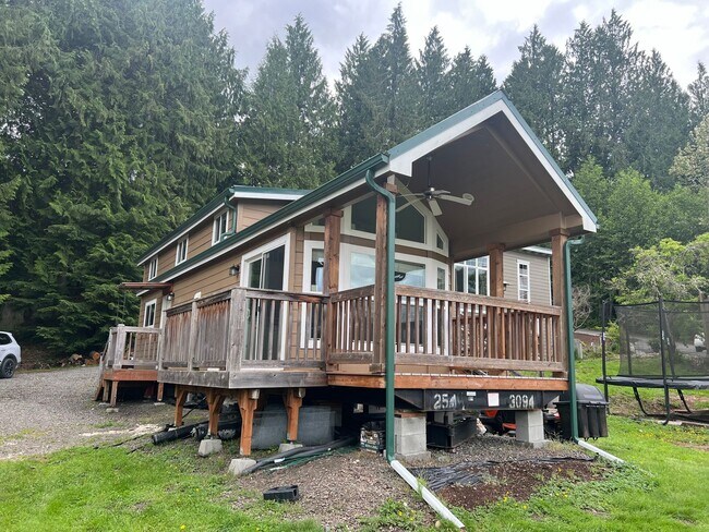 Building Photo - 1103 SW Lake Roesiger Rd