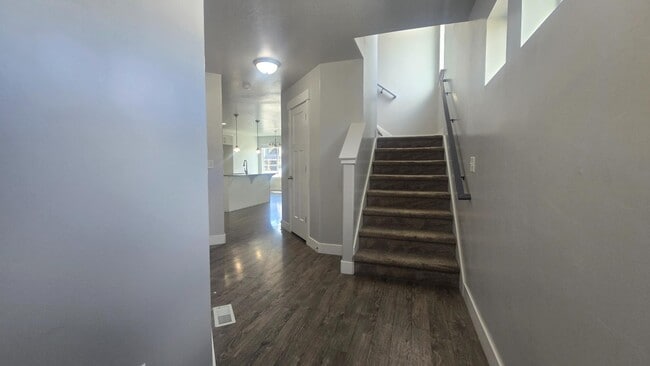 Building Photo - 4933 W Pillar Dr