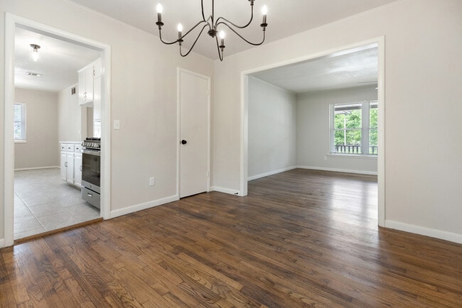 Building Photo - 730 N College St