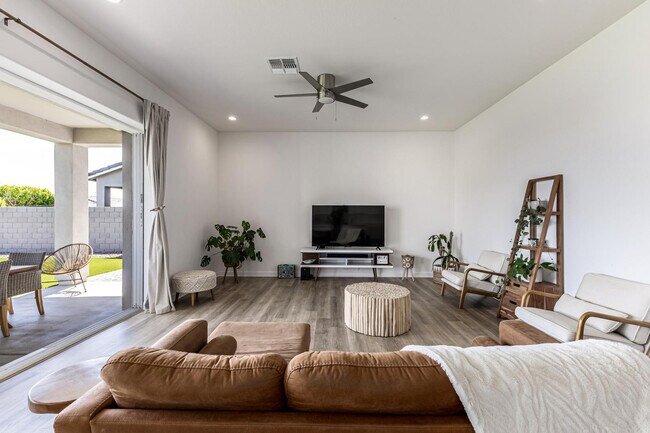 Building Photo - 4509 N 197th Ln