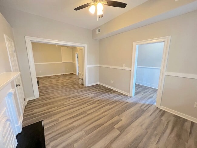 Building Photo - 3 BED | 2 BATH | VICTORIAN DISTRICT | PRIVATE BACK PATIO