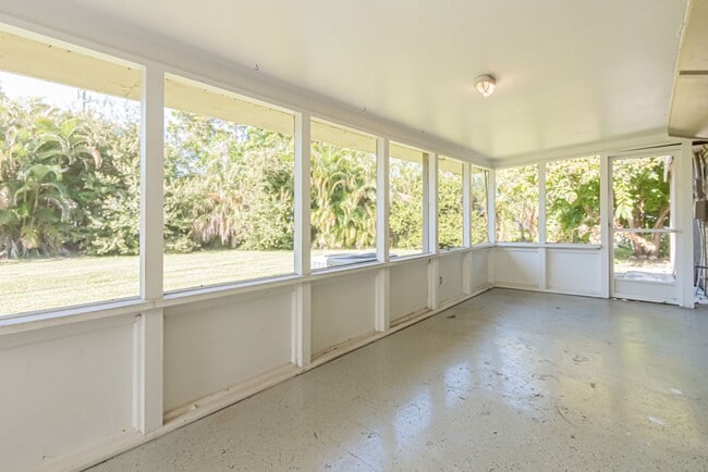 Building Photo - Annual Rental – Pet-Friendly Charming Napl...