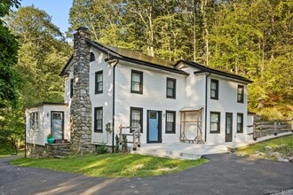 Building Photo - 1302 NY-22