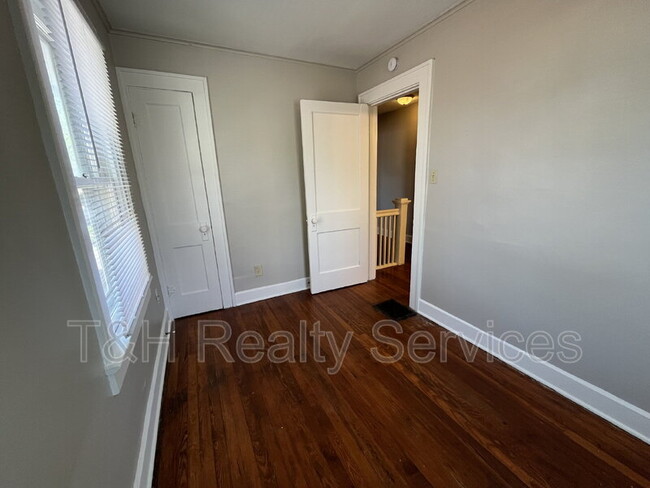 Building Photo - 608 N Chester Ave