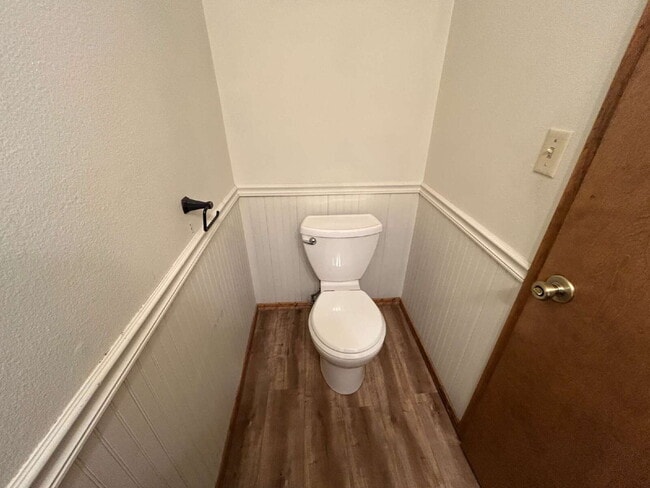 Building Photo - "Charming 2-Bed Townhouse Oasis with 2.5 Baths in Prime Las Vegas Location!"