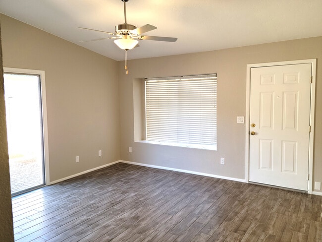 Building Photo - 5135 E Evergreen St