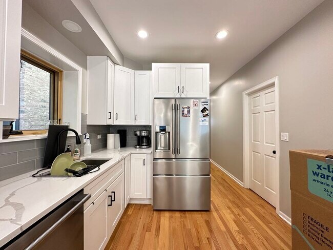 Building Photo - 1424 N Bosworth Ave