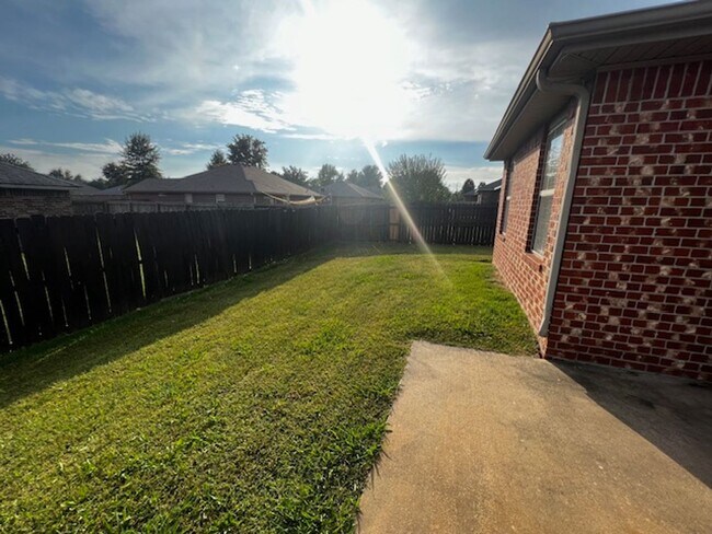 Building Photo - ** COMING SOON** Beautiful Home In Clabber Creek Subdivision. Lawn maintenance included!!