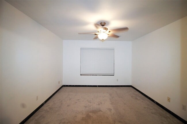 Building Photo - 3827 Dogwood Tr