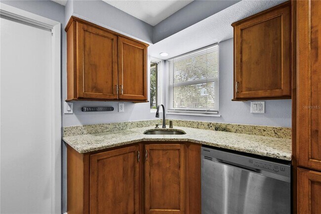 Building Photo - 4612 8th St Ct E