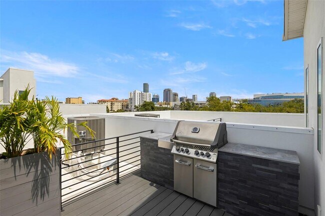 Building Photo - 865-866 6th Ave S