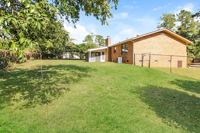 Building Photo - Charming 3-Bedroom Home