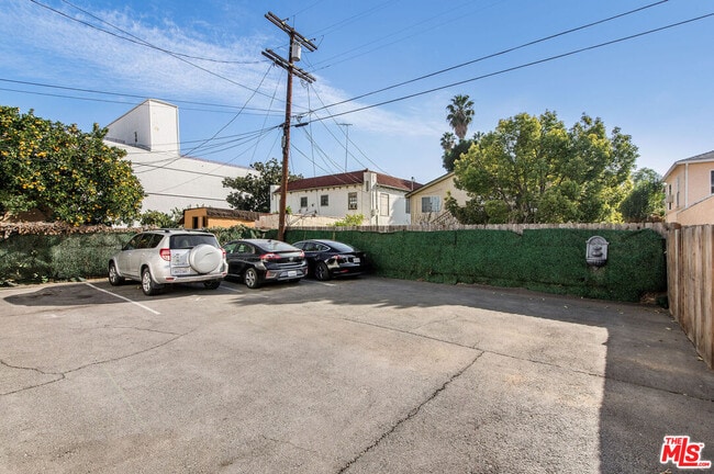 Building Photo - 6110 De Longpre Ave