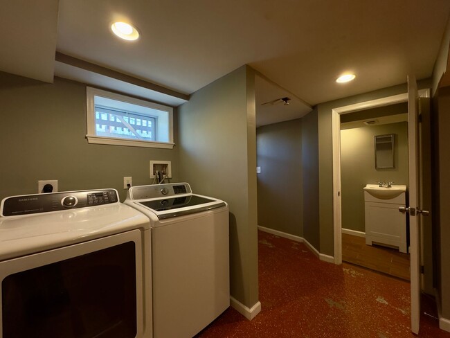 Building Photo - Beautiful Two-Bedroom Parkville Townhome w...