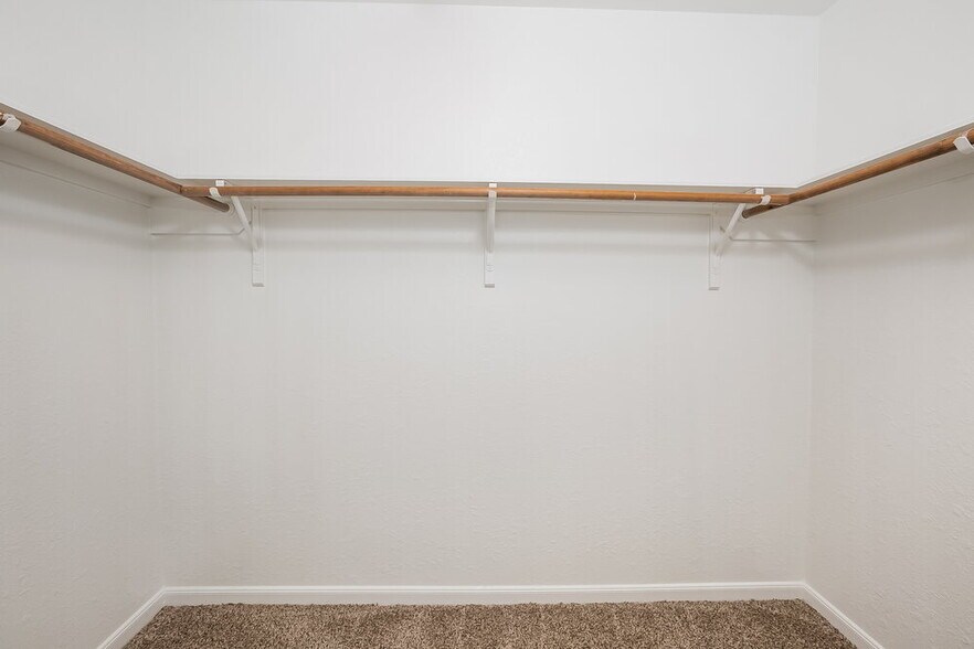 Building Photo - 8010 Suffield Glen Ln