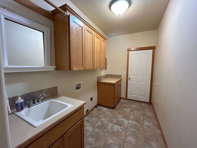 Building Photo - 3 Bedroom / 2 Bathroom House in NW Redmond - PENDING APPLICATION