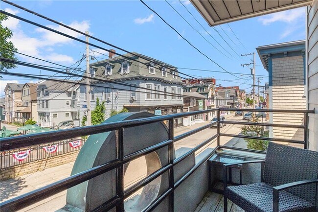 Building Photo - 492 Thames St