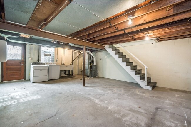 Building Photo - AVAILABLE SEPT 1ST! UPDATED 2-bedroom townhouse in Overbrook!