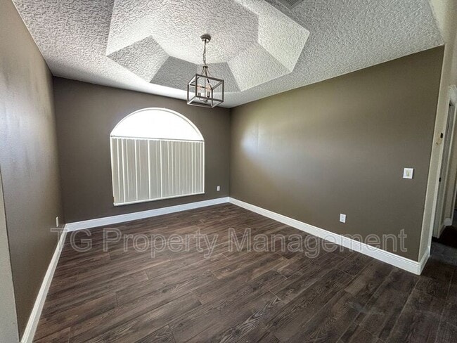 Building Photo - 20 Clarendon Ct N