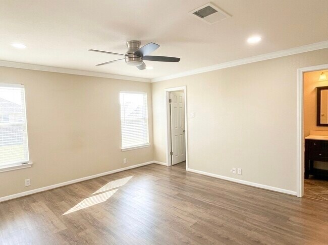 Building Photo - 2442 Bering Dr