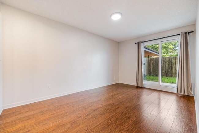 Building Photo - Sweet & Cozy 2/1 condo available in Mt. Park with covered parking, in-unit laundry, outdoor pool ...