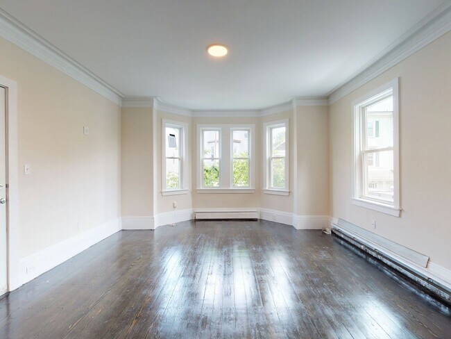 Building Photo - 832 Parker St