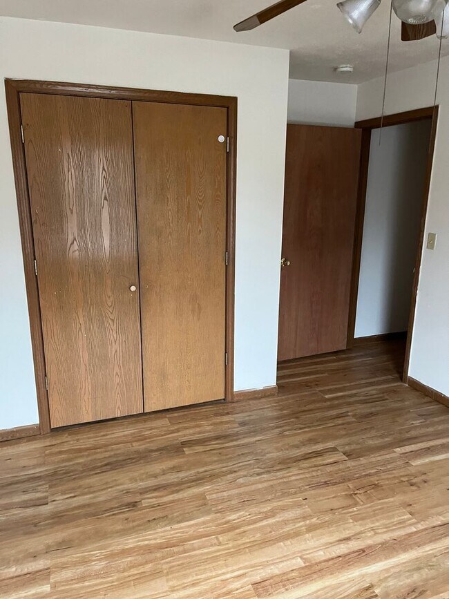 Building Photo - Upstairs apartment....3 Bed 2 Bath