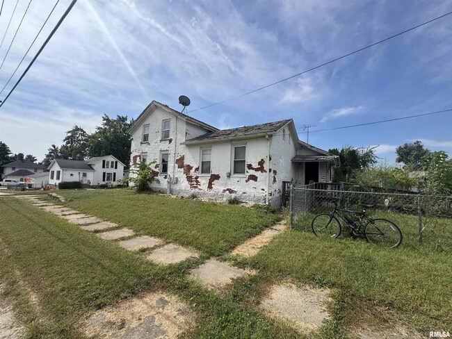 Building Photo - Large 3-Bedroom Home with Loft, Basement and 2-Car Garage!