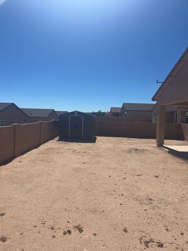 Building Photo - Beautiful 4 Bedroom 2 Bathroom split floor plan home in the newly built Turquoise Hills Neighborh...