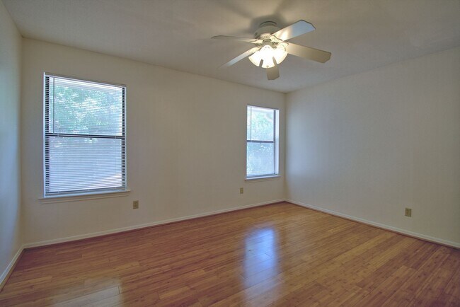 Building Photo - 6489 Hart Ln