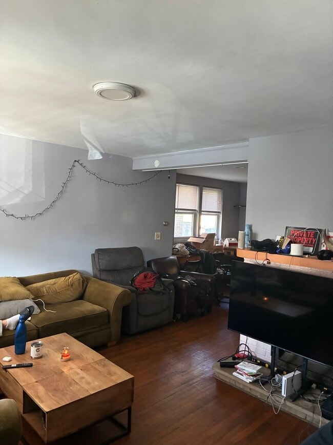 Building Photo - HUGE 4 BED 2 BATH CLOSE TO CAMPUS!! OAKLAND RENTAL 5/1!