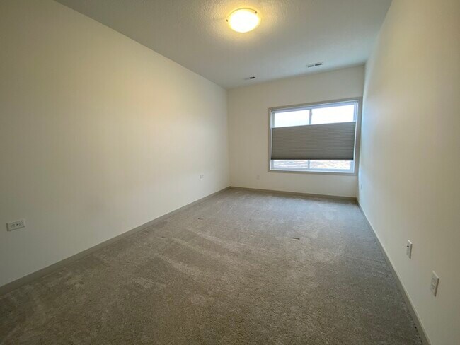 Building Photo - Beautiful Townhome for Rent