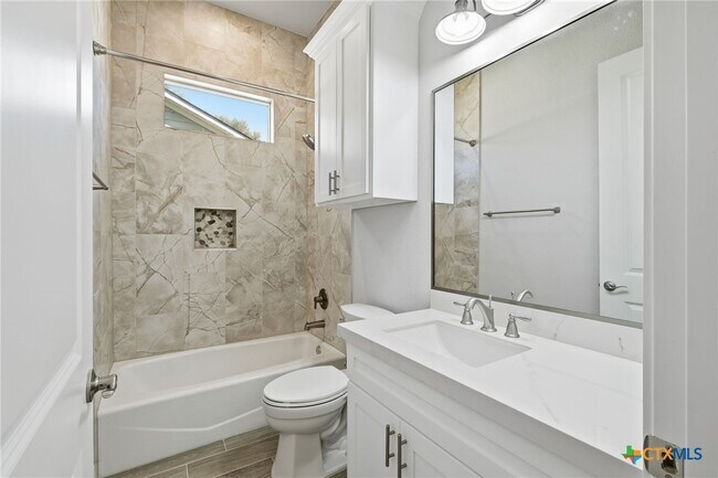 Building Photo - 200 Waikakaaua Dr