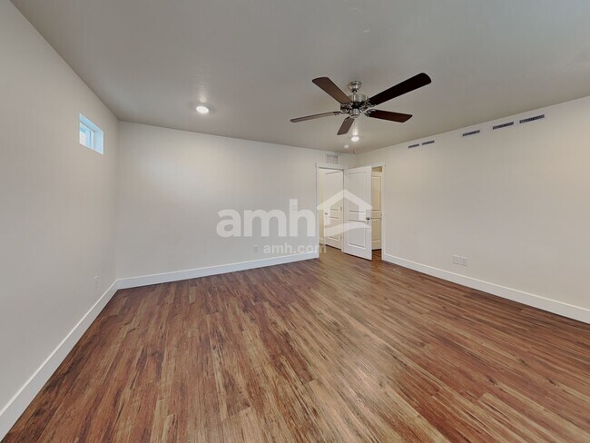 Building Photo - 1317 E Old Mesquite St