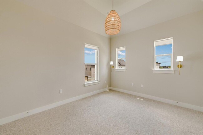 Building Photo - 6133 Florencia Ln